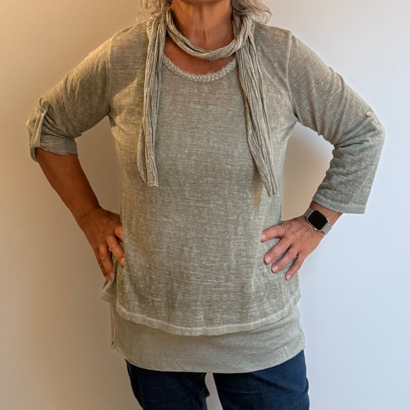 Tempo Paris sweater with sheer lace panel and camisole - Picture 9 of 10